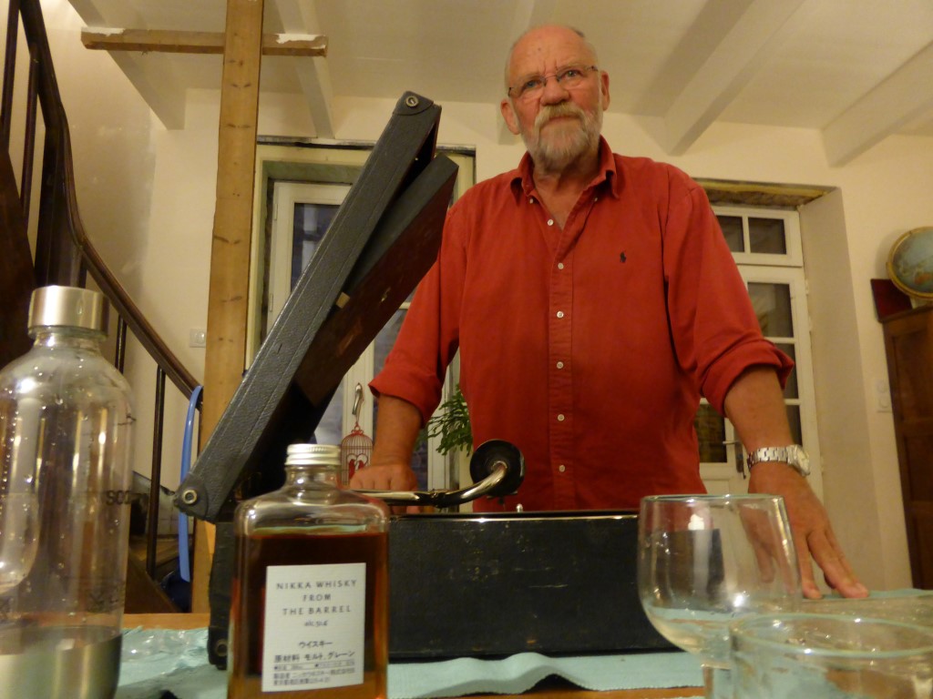 Daniel_Coppalle_soll_sein_gramophon_bringen_und_wir_wollen_singen____2015-08-18_22_13_31